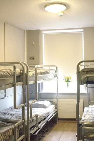 Хостелы Abbey Court Hostel Дублин Кровать в общем 6-местном номере для мужчин и женщин-3