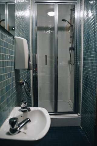 Хостелы Abbey Court Hostel Дублин Кровать в общем 4-местном номере для мужчин и женщин-2